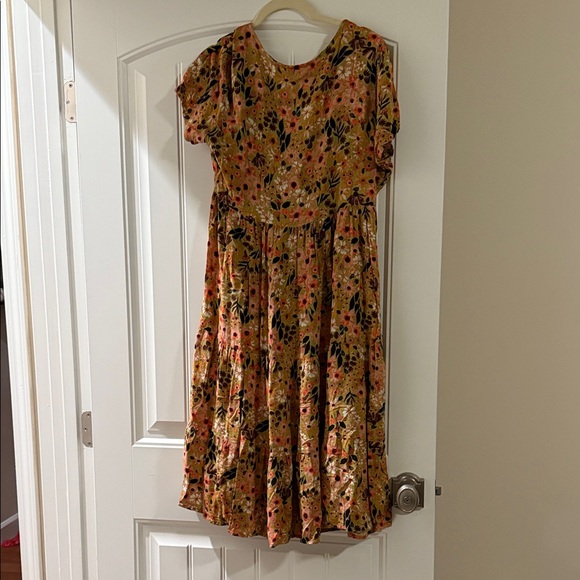 Floral Midi Dress in Multicolor - Picture 3 of 5